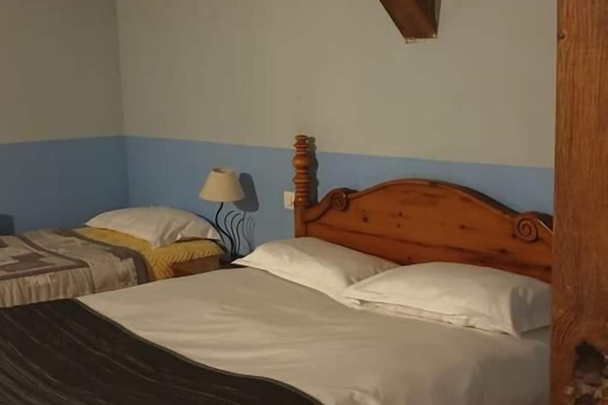 triple room | individually decorated, individually furnished, iron/ironing board