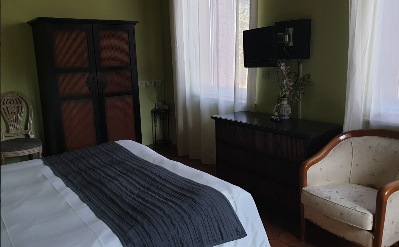 double room | individually decorated, individually furnished, iron/ironing board