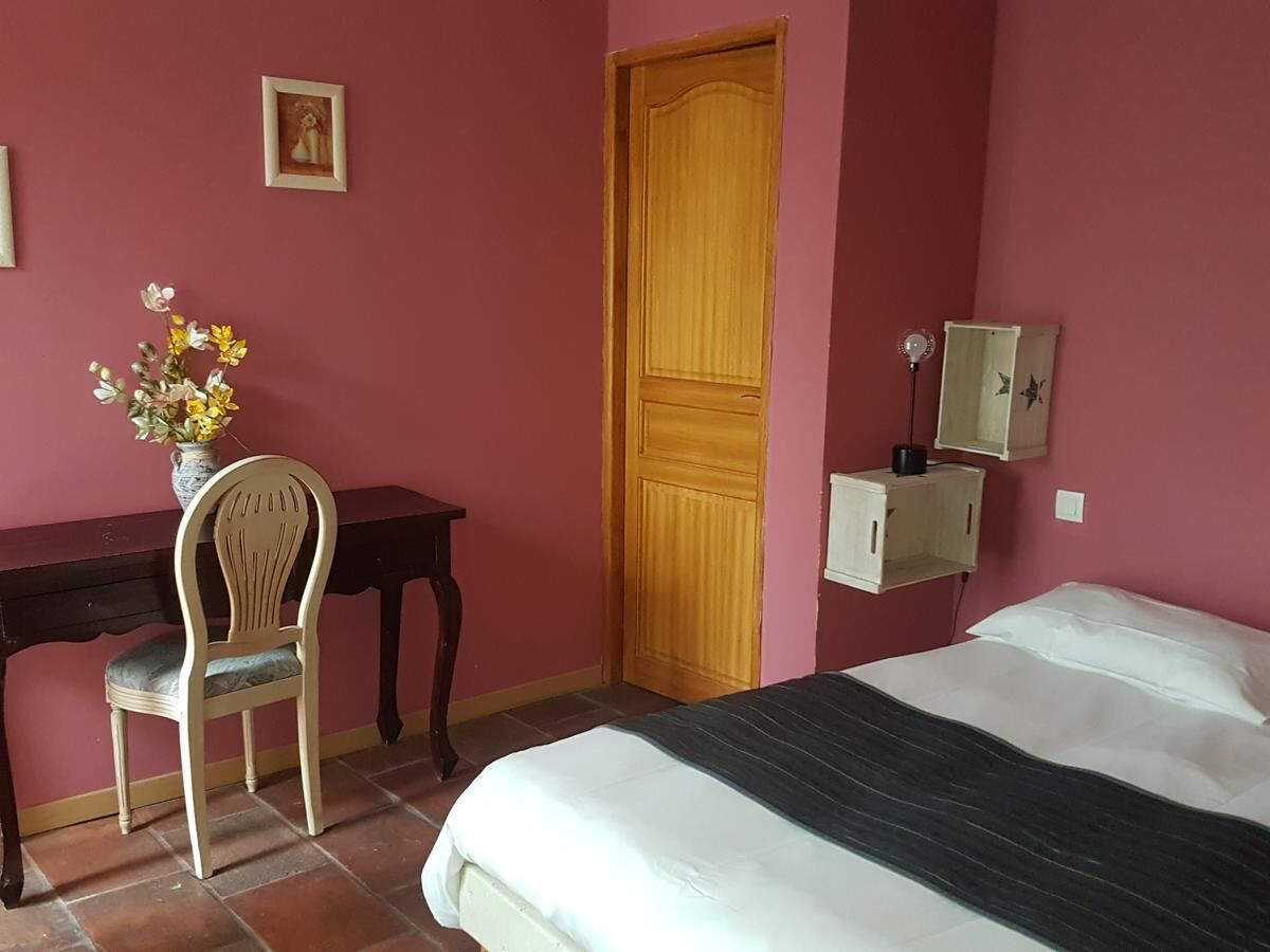 single room | individually decorated, individually furnished, iron/ironing board