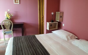 Double Room | Individually decorated, individually furnished, iron/ironing board