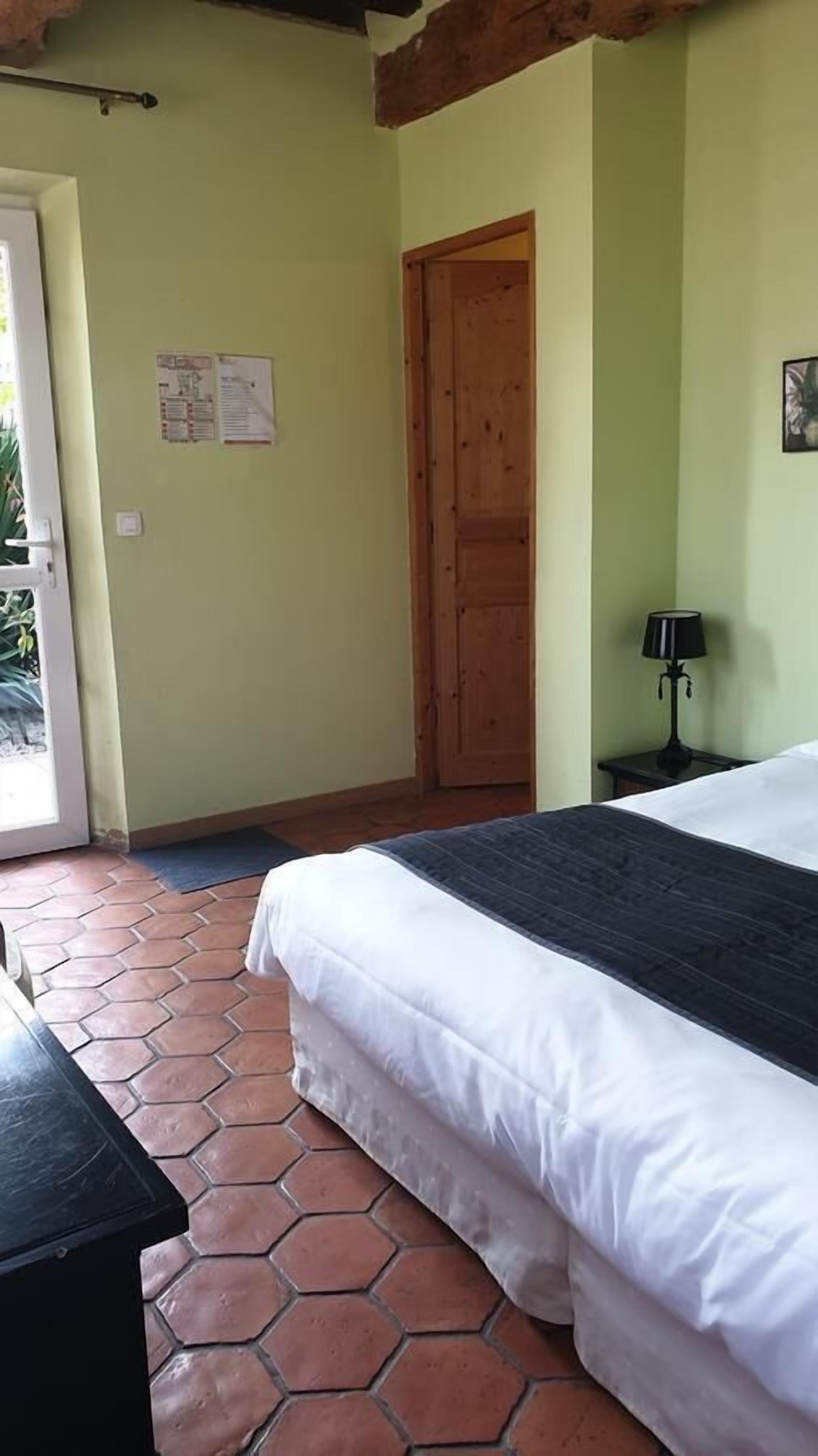 single room | individually decorated, individually furnished, iron/ironing board