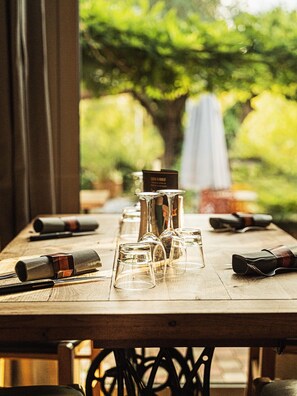 Lunch and dinner served, local cuisine - L'Alcove Hotel Restaurant (Villemur-sur-Tarn)