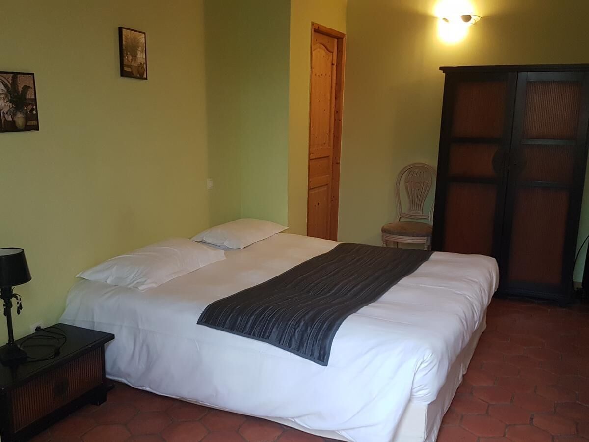 single room | individually decorated, individually furnished, iron/ironing board