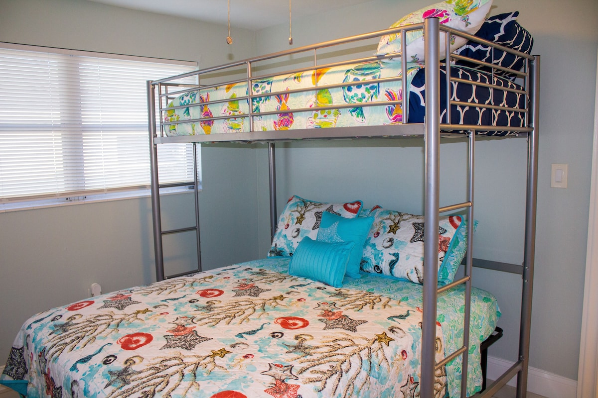 Photo 4 of COZY BEACH HOME! Walk/Bike to Beach, Dining, Shops, Near Ritz-fenced doggie area
