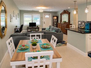 Dining - Costal Palms!Walk/Bike to Vanderbilt Beach,Mercato,Near Ritz-fenced doggie area (Naples)