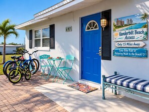 Exterior detail - Costal Palms!Walk/Bike to Vanderbilt Beach,Mercato,Near Ritz-fenced doggie area (Naples)