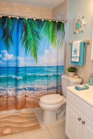 Bathroom - Costal Palms!Walk/Bike to Vanderbilt Beach,Mercato,Near Ritz-fenced doggie area (Naples)