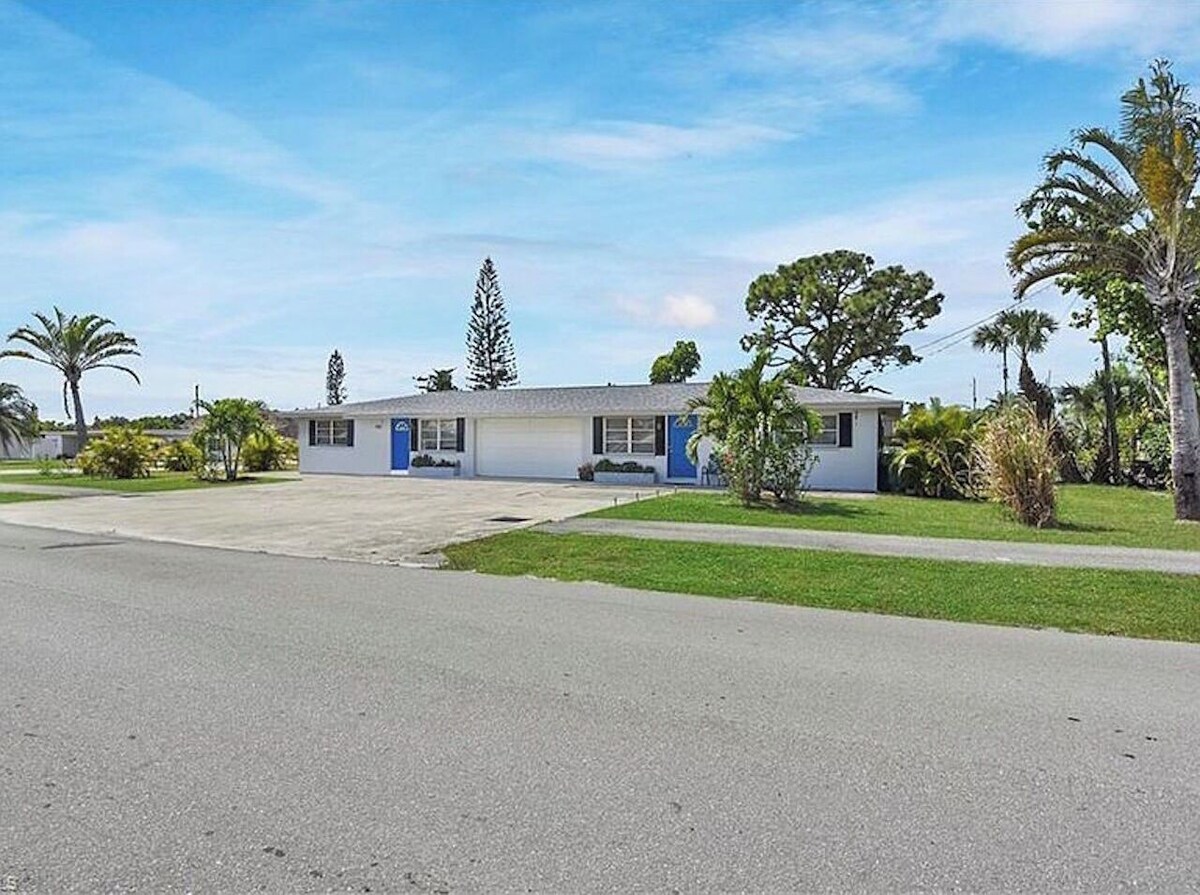 Photo 23 of COZY BEACH HOME! Walk/Bike to Beach, Dining, Shops, Near Ritz-fenced doggie area