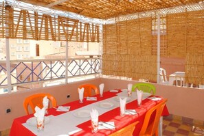 Breakfast, lunch and dinner served - Auberge Tamazirt (Boumalne Dades)