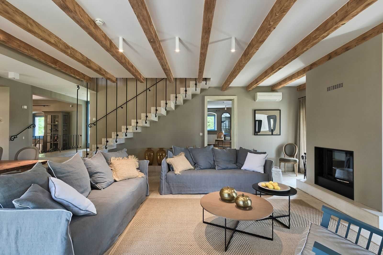 Smart TV, fireplace, stereo