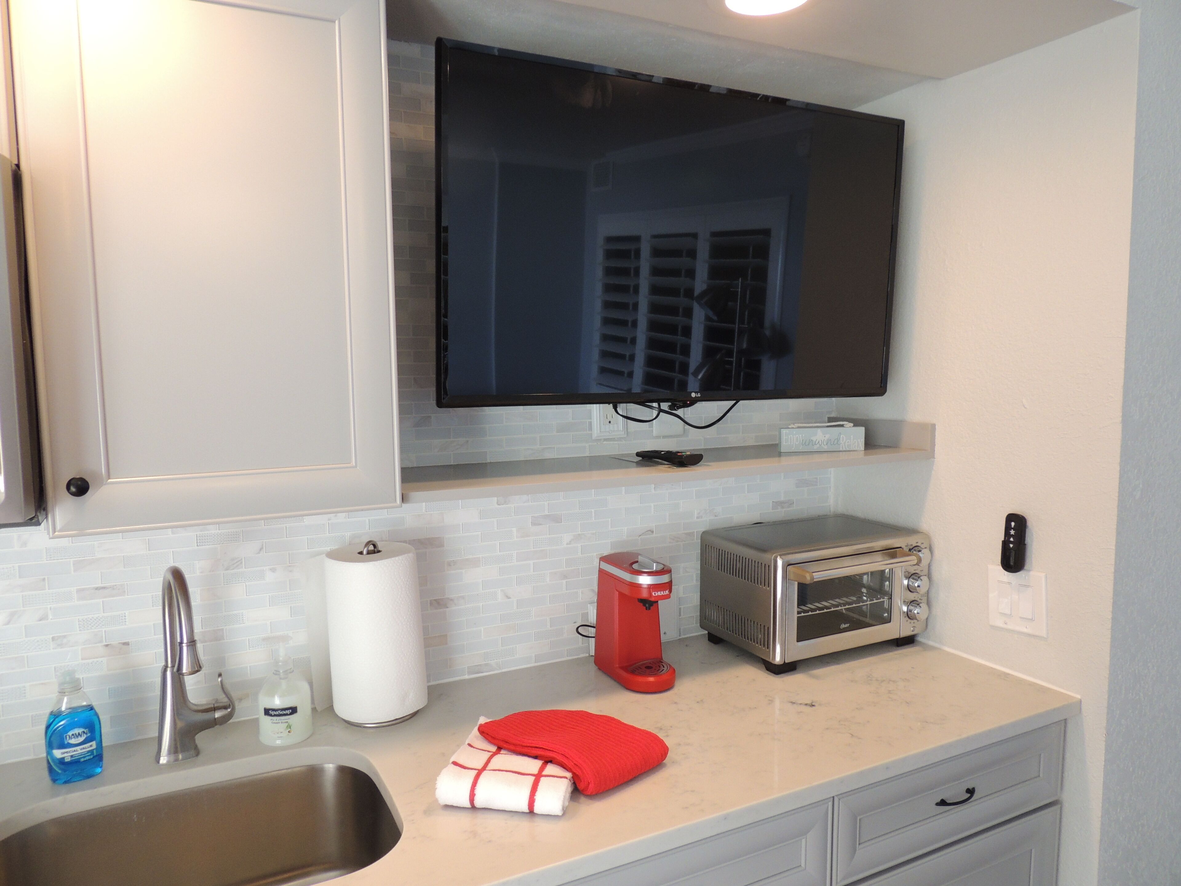 AMAZING DIRECT OCEANFRONT SUITE! Low Floor! NO Resort or Parking fees! Clean!!