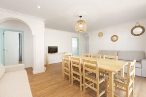 Living area - Apartamentos Los Arcos (Santa Eulalia del Rio)