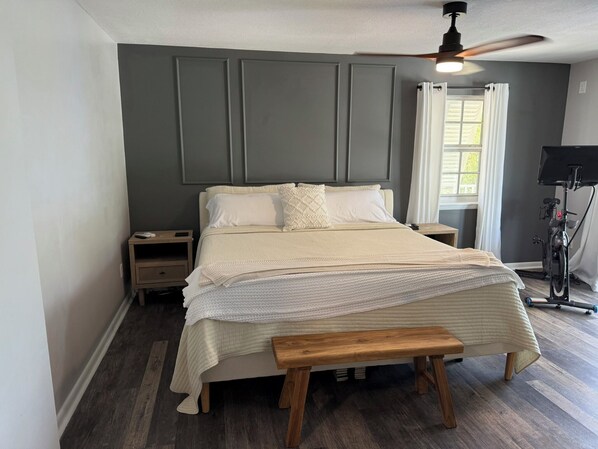 3 bedrooms, desk, iron/ironing board, free WiFi