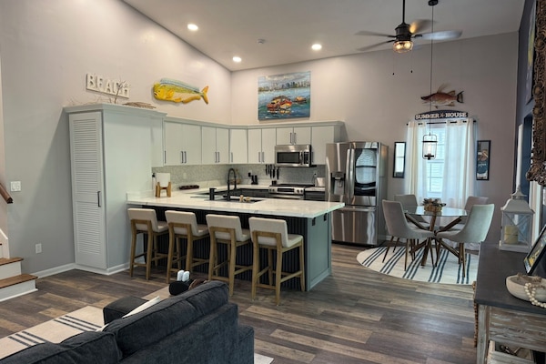 Open floor plan and full kitchen.