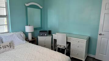 3 bedrooms, desk, iron/ironing board, free WiFi