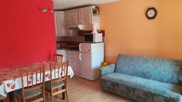 Apartamento conforto | Cozinha privada | Geladeira, micro-ondas, cooktop, cafeteira/chaleira