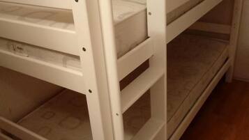 2 bedrooms, desk, laptop workspace, free WiFi