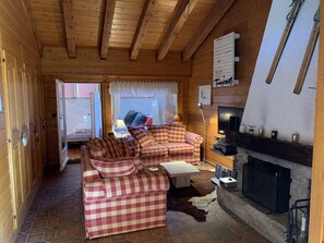 TV, fireplace, DVD player, stereo