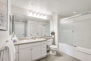 Bathroom - Brand New + Platinum Urban Flat 1br/1ba @SJ (San Jose)