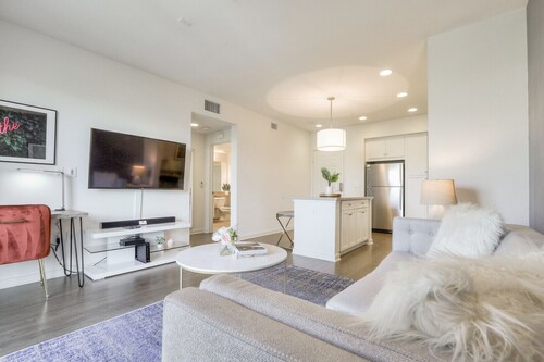 Brand New + Platinum Urban Flat 1br/1ba @SJ