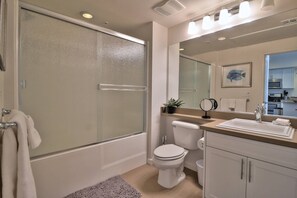 Hair dryer, towels - Urban Flat @ Heart Of Silicon Valley (San Jose)