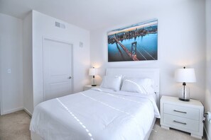 1 bedroom, iron/ironing board, WiFi, bed sheets - Urban Flat @ Heart Of Silicon Valley (San Jose)