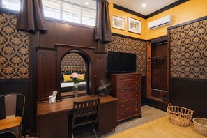 Individually decorated, individually furnished, free WiFi, bed sheets - The Rosemary Silverlake (Los Angeles)