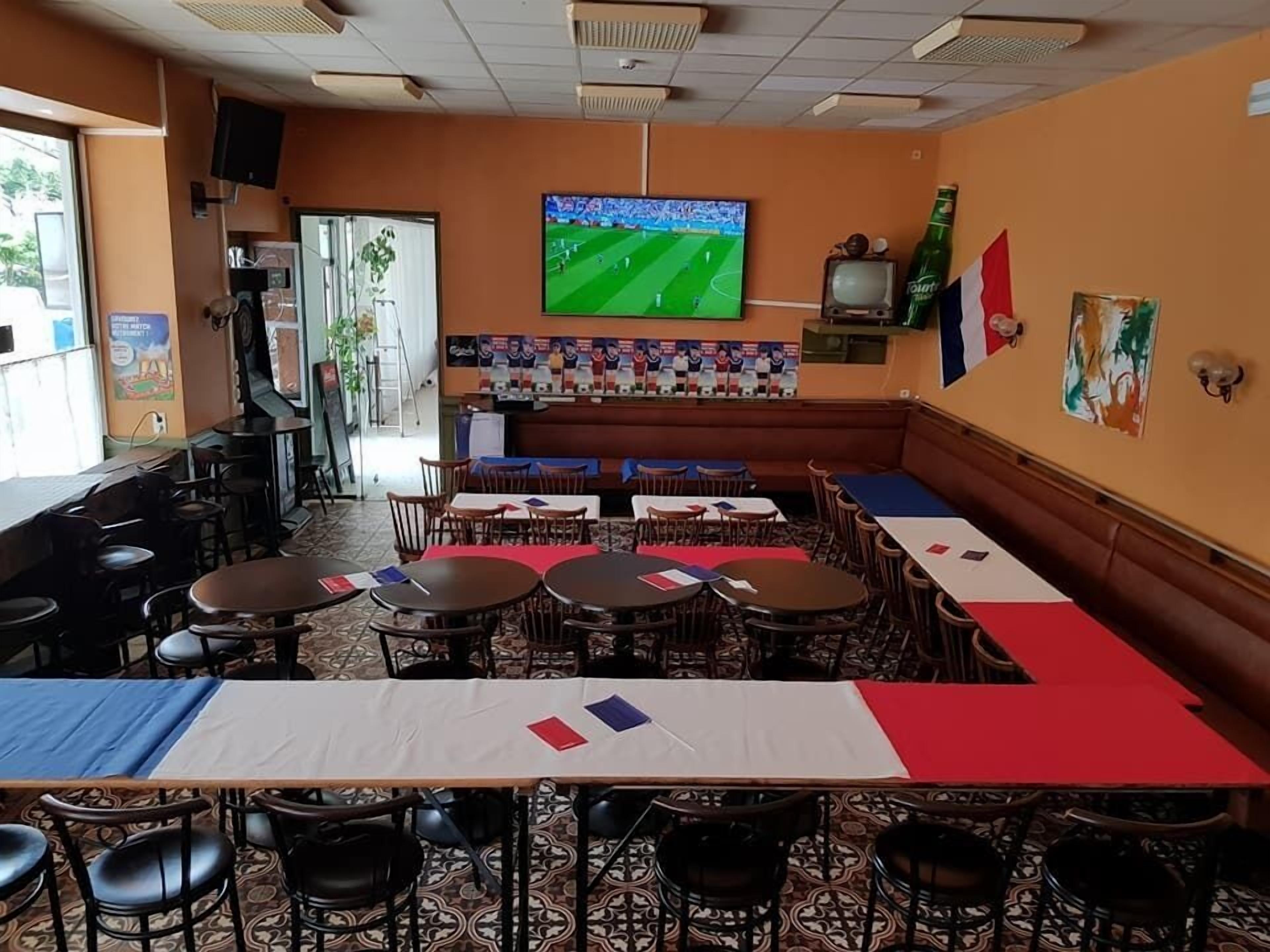 Desayuno continental (EUR 6.5 por persona) 