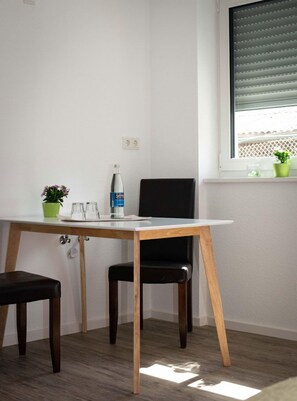 Blackout drapes, free WiFi, bed sheets - Alter Behring-Gutshof (Marburg)