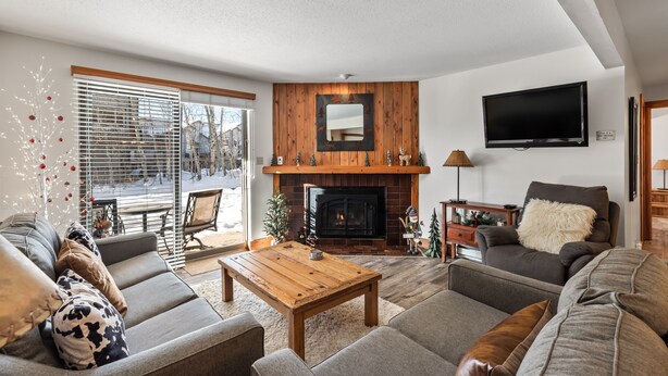 A modern living room with a fireplace, a television, and comfortable seating. - Family-Friendly Comfort at Timber Run – 2-Bedroom Condo Near the Slopes! (Steamboat Springs)