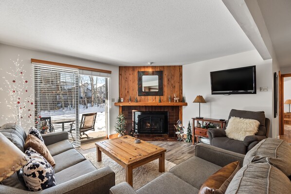 Flat-screen TV, fireplace, DVD player