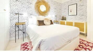 1 slaapkamer, een strijkplank/strijkijzer, internet, beddengoed