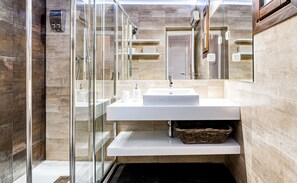 Hårtork och handdukar