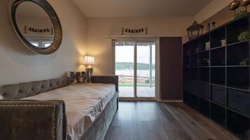 2 bedrooms, desk, free WiFi, bed sheets