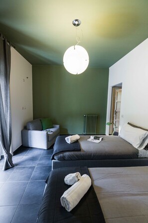 Deluxe Double Room, Garden View (God Save the Cementina) | Minibar, individually decorated, individually furnished, desk - B&B Welchome (Enna)