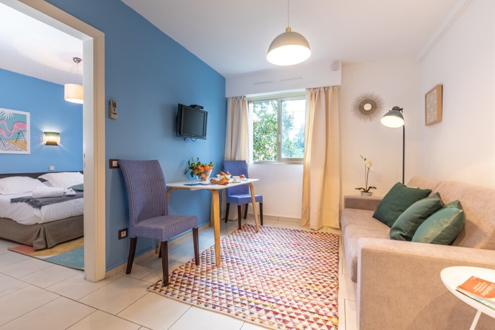 Charming Riviera 1E - One Bedroom Apartment, Sleeps 4