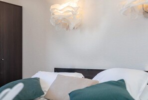 Free WiFi, bed sheets