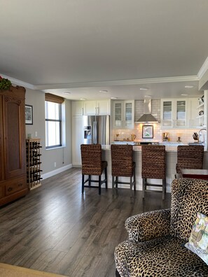 TV, DVD player, books, stereo