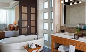 Bathtub, jetted bath, hair dryer, towels - GRAND LUXXE 2 BDRM XMAS WEEK NUEVA VALLARTA  (mexico)