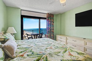 3 bedrooms, WiFi, bed sheets - Beauty on The Beach! (Myrtle Beach)