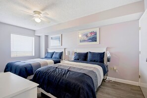 3 bedrooms, WiFi, bed sheets - Beauty on The Beach! (Myrtle Beach)