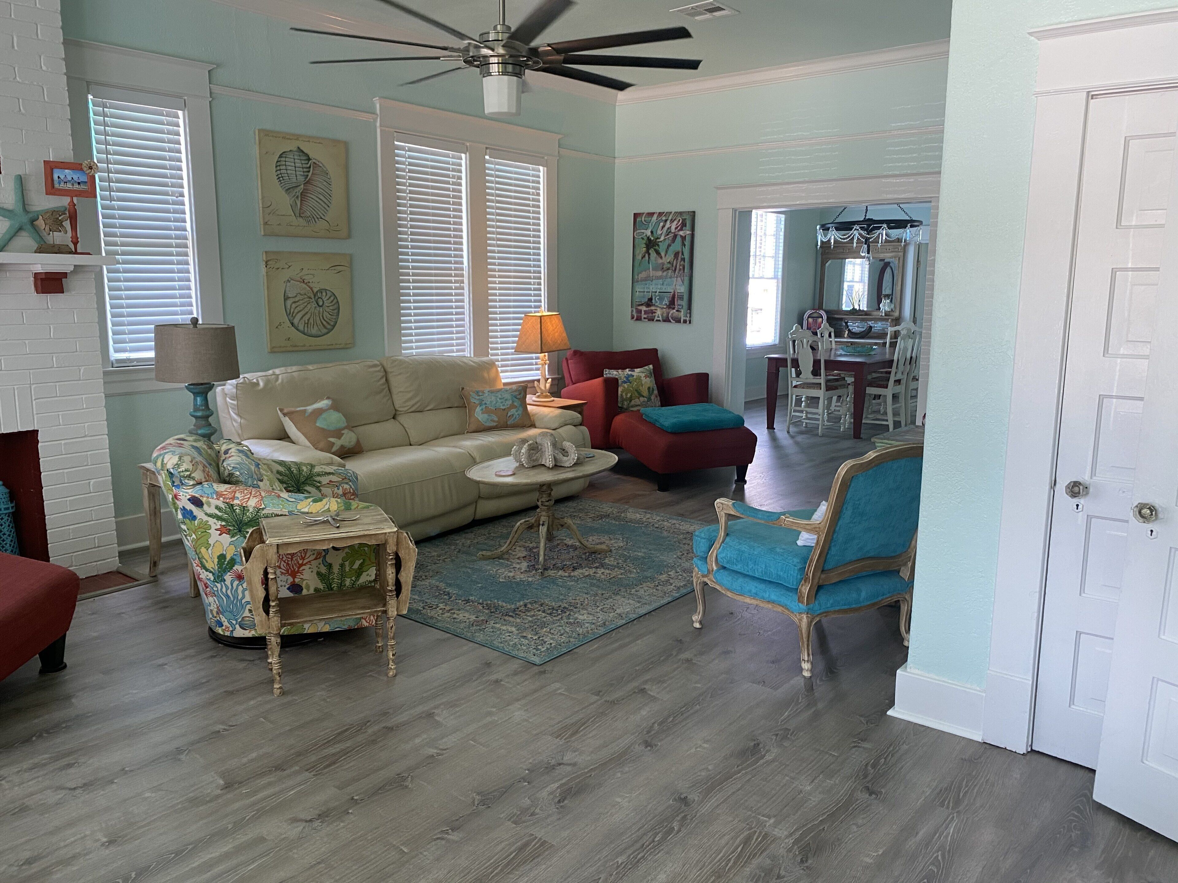 AMAZING COTTAGE HOME WITH A GORGEOUS POOL, COVERED PATIO, GRILL &  FURNITURE!!