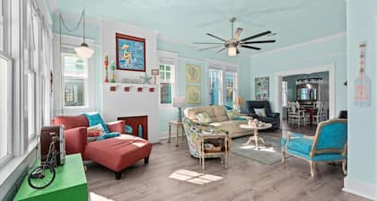 AMAZING COTTAGE HOME WITH A GORGEOUS POOL, COVERED PATIO, GRILL & FURNITURE!!