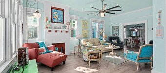 AMAZING COTTAGE HOME WITH A GORGEOUS POOL, COVERED PATIO, GRILL & FURNITURE!!