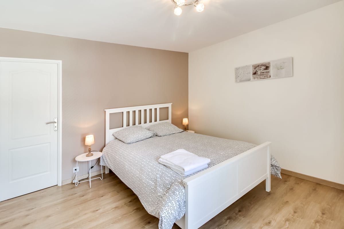 3 bedrooms, individually decorated, individually furnished