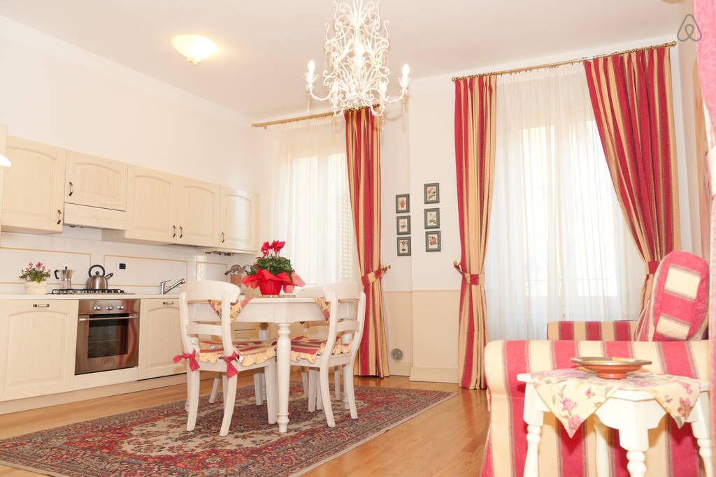 Virginia, stylish& fully equipped in Tuscany,Pistoia town b/w Florence & Pisa