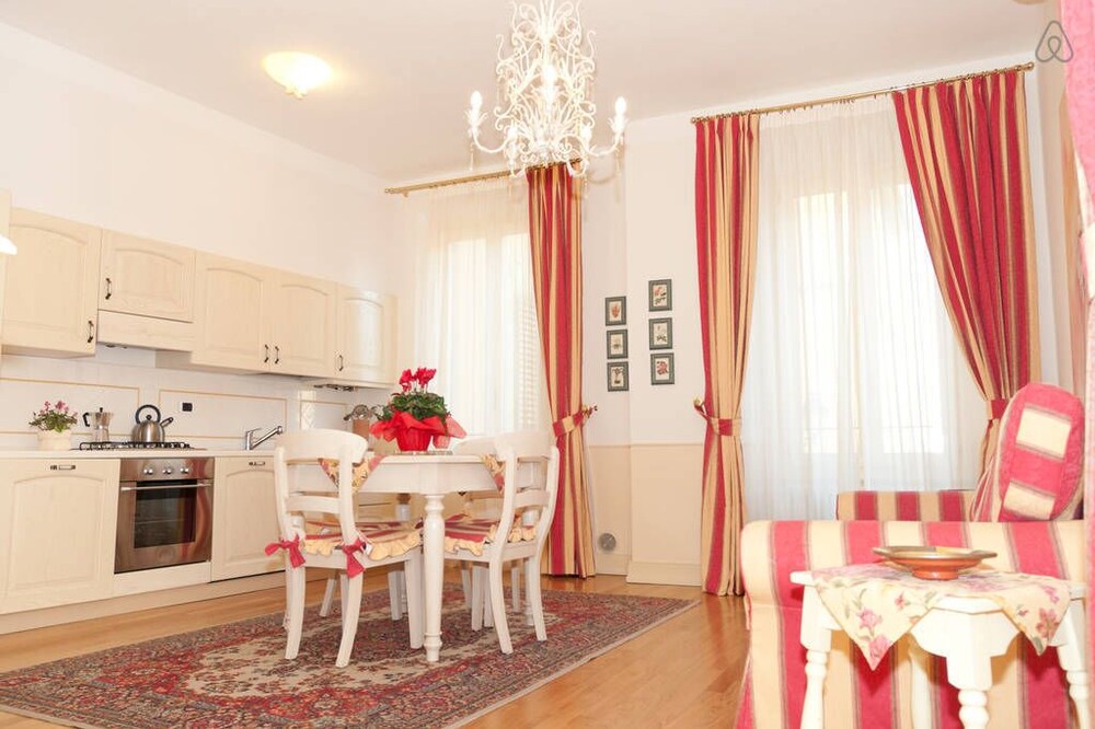 Virginia, stylish& fully equipped in Tuscany,Pistoia town b/w Florence & Pisa
