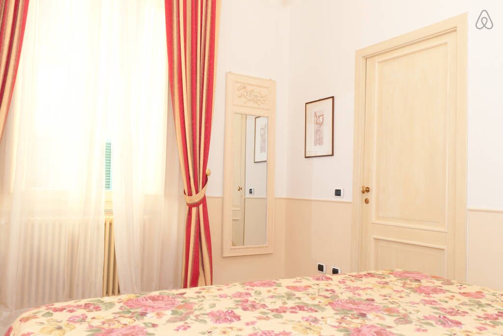 Virginia, stylish& fully equipped in Tuscany,Pistoia town b/w Florence & Pisa