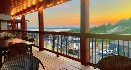 Fabulous Lakeview! Hot Tub/Firepit/Pool Table/Gameroom/Indoor-Outdoor Pools!