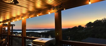 Fabulous Lakeview! Hot Tub/Firepit/Pool Table/Gameroom/Indoor-Outdoor Pools!